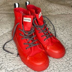HUNTER for Target red canvas high top rain shoes women’s size 7, men’s 5